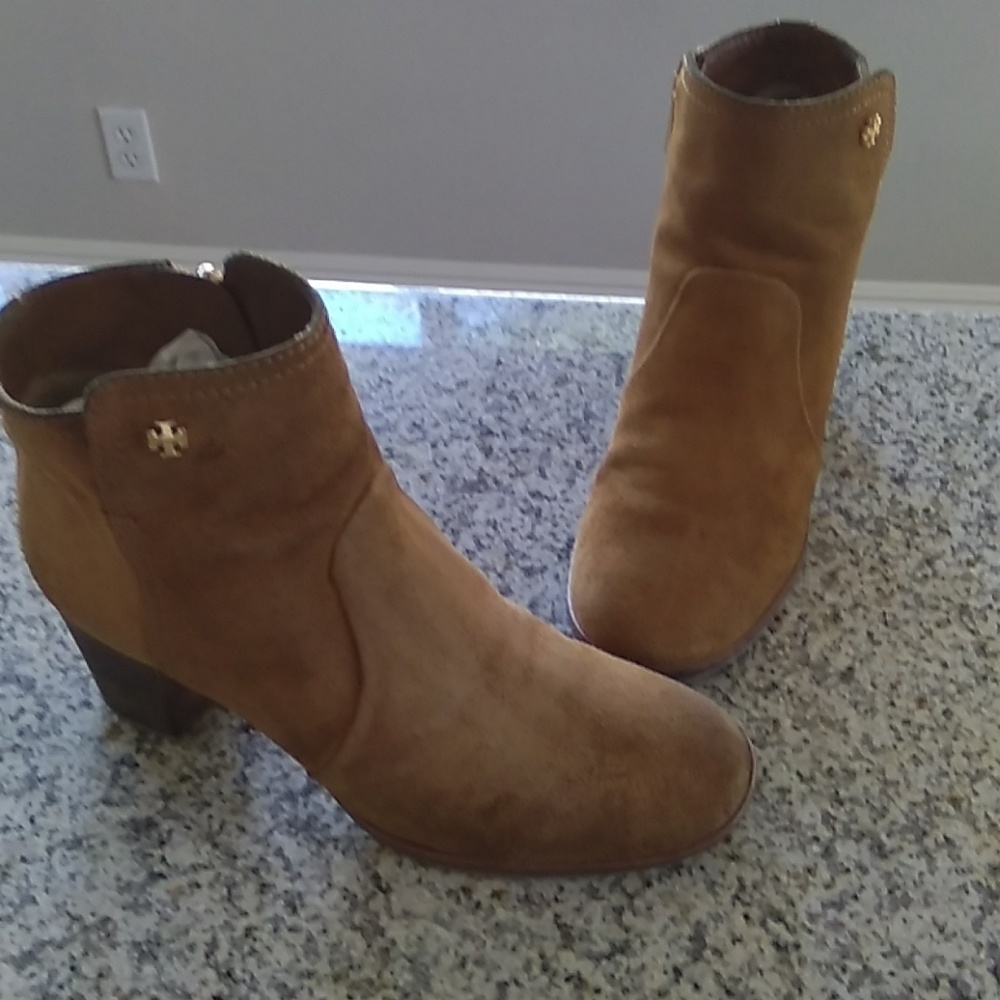 Tory burch ankle boot sz L.7.5 ..R.sz 8 .